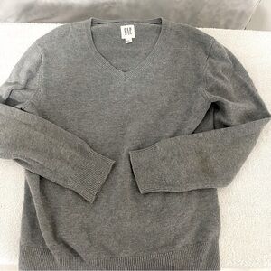 Boys Gap Kids Large Regular Gray V-Neck Pullover Sweater Needs to be washed!